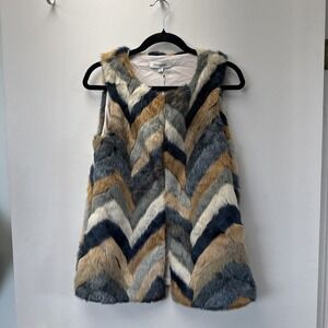 Davi & Dani Faux Fur Best